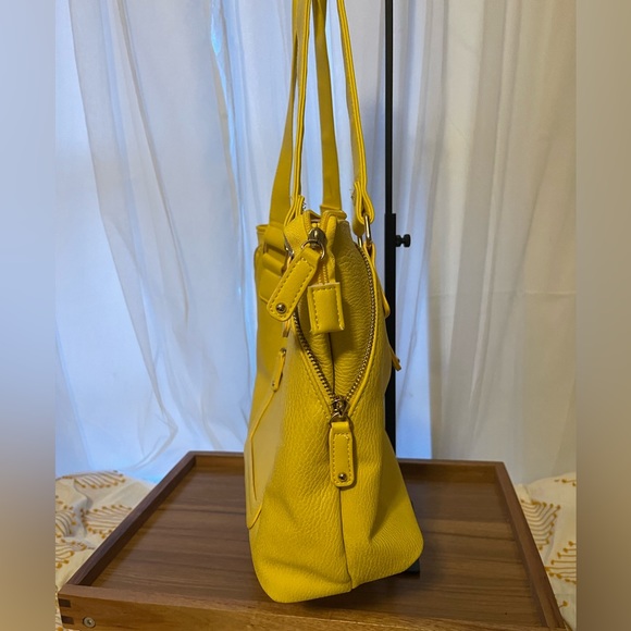 Sondra Robert’s‎ Yellow Lemon Tote - Picture 3 of 8